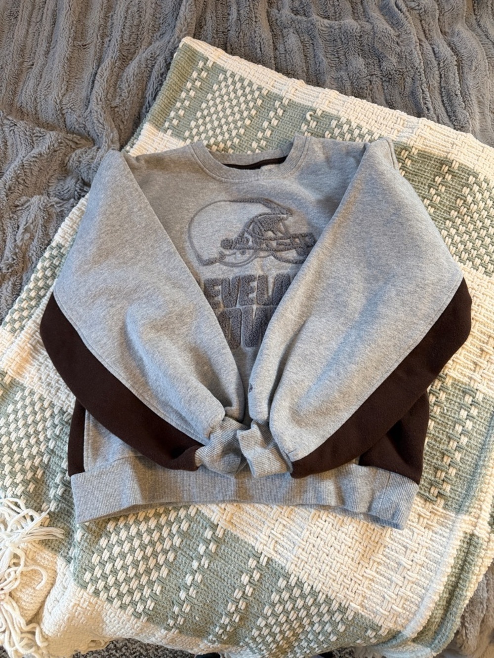 Women’s Cleveland Browns sweatshirt - Picture 2 of 6